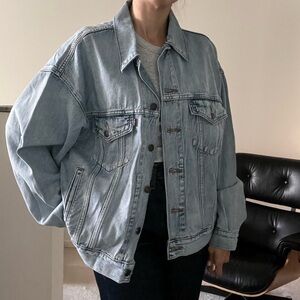 vintage Levi’s denim trucker jacket